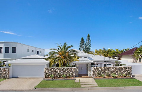 Coastal Elegance - Accommodation Gold Coast 0