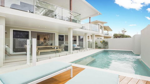 Coco De Mer Beach Villa - Gold Coast 4U 3