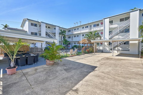 Cocos Holiday Apartments - 1 Gold Coast 3