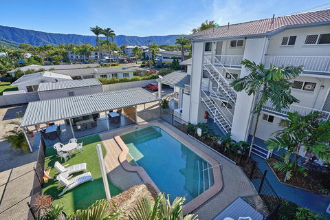 Cocos Holiday Apartments - 1 Gold Coast 2