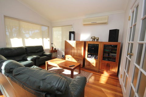 COLMER HOUSE At Dunbogan - Gold Coast 4U 3