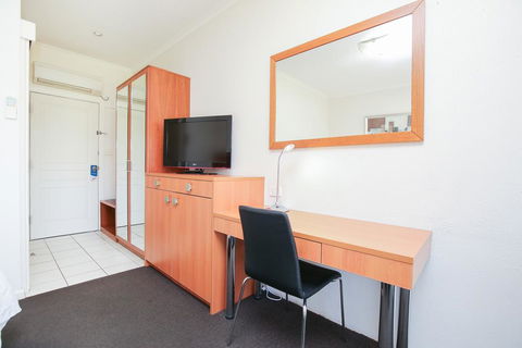 Comfort Inn Deakin Palms - Gold Coast 4U 1