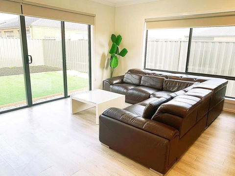 Comfortable 4BR 2Bath House Tarneit Melbourne - Accommodation Gold Coast 1