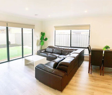 Comfortable 4BR 2Bath House Tarneit Melbourne - Accommodation Gold Coast 3