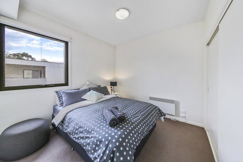 Comfy 2BR Suite Near Flemington Races, FREE Parking - 1 Gold Coast 0