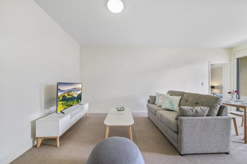 Comfy 2BR Suite Near Flemington Races, FREE Parking - 1 Gold Coast 1