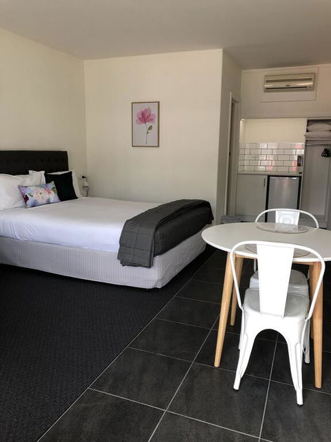 Commodore Motor Inn - Accommodation Gold Coast 3