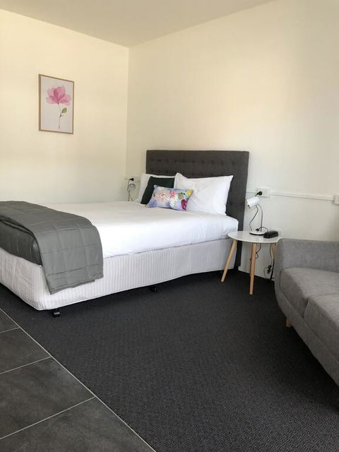 Commodore Motor Inn - Accommodation Gold Coast 2