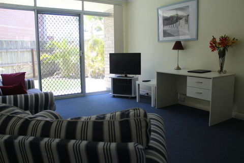 Como Apartments - Geraldton - Gold Coast 4U 2