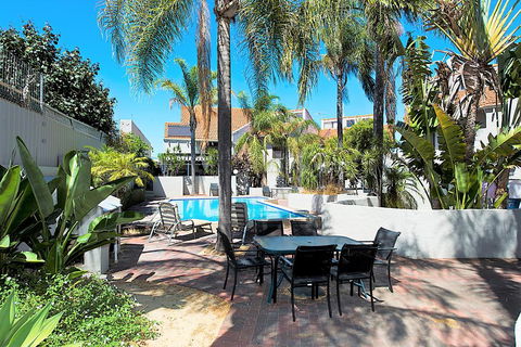 Como Mezzanine Retreat - Accommodation Gold Coast 2
