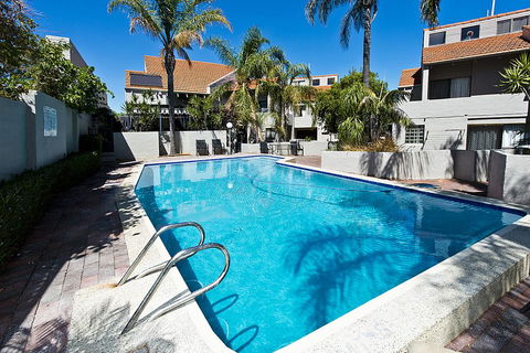 Como Mezzanine Retreat - Accommodation Gold Coast 3