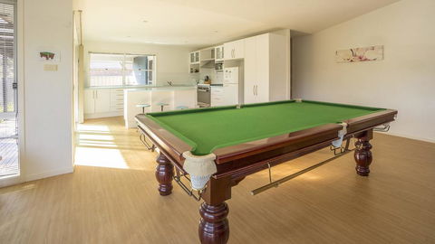 Conley Ave 8 Pet Friendly - OUTSIDE Only - Accommodation Gold Coast 3