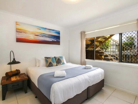 Contemporary 2 Bedroom Beachfront Apartment - Accommodation Gold Coast 3