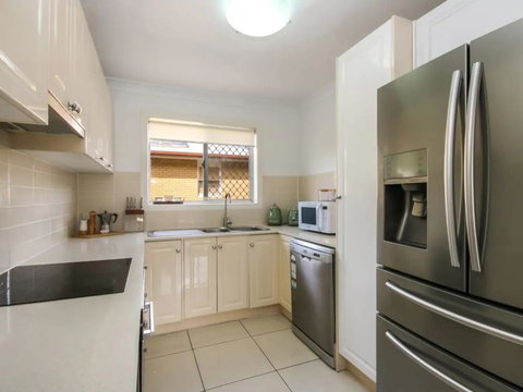 Contemporary 2 Bedroom Beachfront Apartment - Accommodation Gold Coast 1
