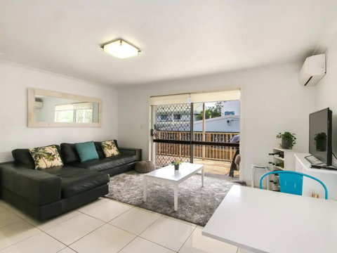 Contemporary 2 Bedroom Beachfront Apartment - Accommodation Gold Coast 0