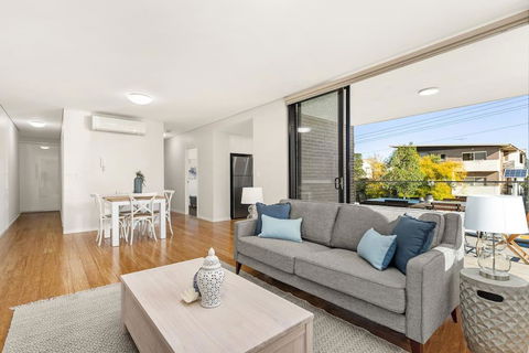 Convenience And Comfort In Rosehill - Gold Coast 4U 2
