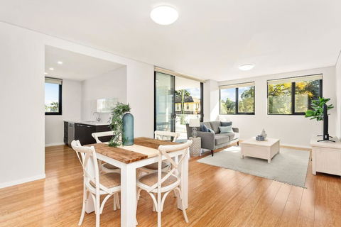Convenience And Comfort In Rosehill - Gold Coast 4U 0