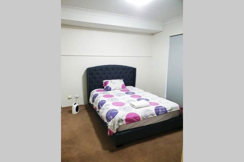 Convenient One Bedroom Apartment Close To City - Gold Coast 4U 0