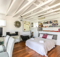 Cool Architect-Designed Studio Close To CBD - Accommodation Gold Coast