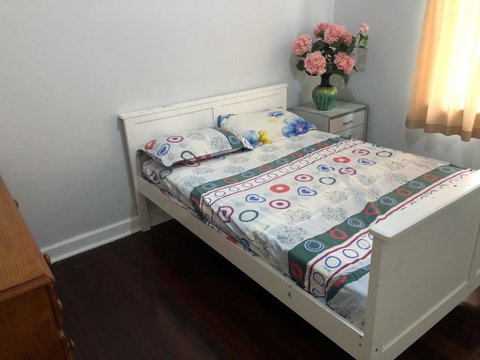 Cornwall - Accommodation Gold Coast 2