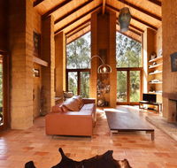 Corymbia Cottage - unique quirky private a guest favourite - Gold Coast 4U