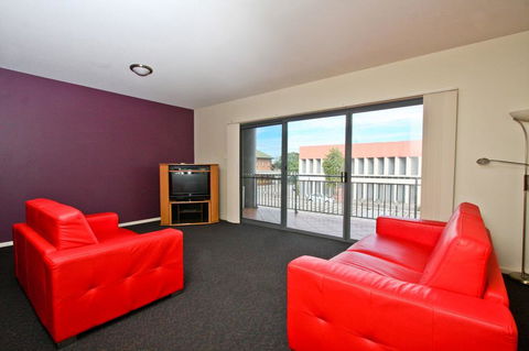 Cosmopolitan Apartments - Gold Coast 4U 2
