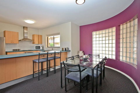 Cosmopolitan Apartments - Gold Coast 4U 1