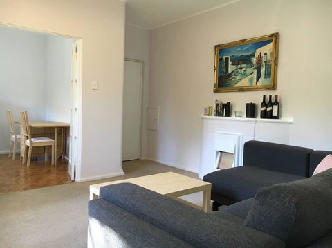 Cosy 2BR Plus Parking In Nth Sydney - Accommodation Gold Coast 1