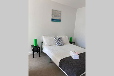 Cosy Apartment @ Clayton (Monash17) - Gold Coast 4U 0