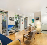 Cosy Modern Apartment With Leafy Courtyard - Gold Coast 4U
