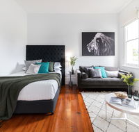 Cosy nook in inner-city Victorian mansion - Accommodation Gold Coast