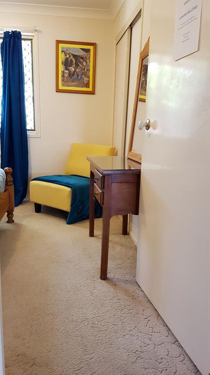 Cosy Quiet Bedroom Ferny Grove - Gold Coast 4U 2