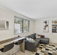 Cosy Studio Apartment Seconds From Manly Beach - Gold Coast 4U