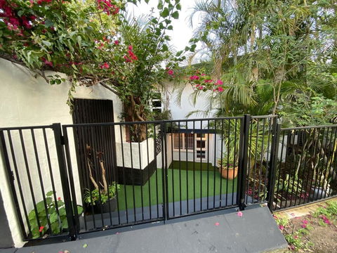 Cosy Units Convenient Fit All Needs - Gold Coast 4U 2
