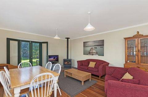 Cottage On James Circa:1855 - Modern Historic - Gold Coast 4U 0
