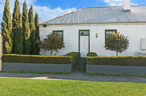 Cottage On James Circa:1855 - Modern Historic - Gold Coast 4U 2
