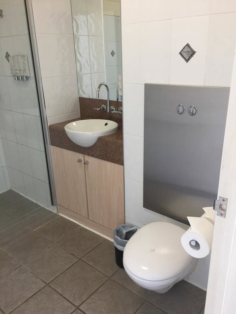 Country Roads Motor Inn Dysart - Accommodation Gold Coast 2