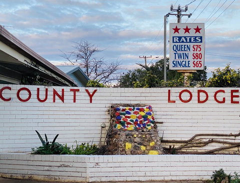 County Lodge Motor Inn - Accommodation Gold Coast 1