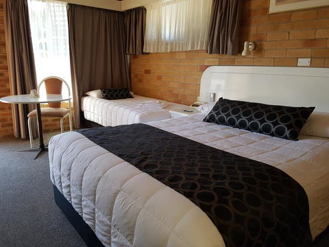 Cousins Motor Inn - 1 Gold Coast 1