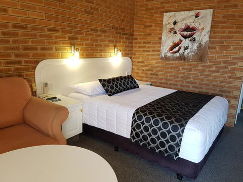 Cousins Motor Inn - 1 Gold Coast 3