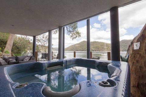 CowanWaters - Gold Coast 4U 3