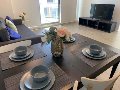 Cozy & Brand New Apt In The Heart Of Western - Accommodation Gold Coast 3