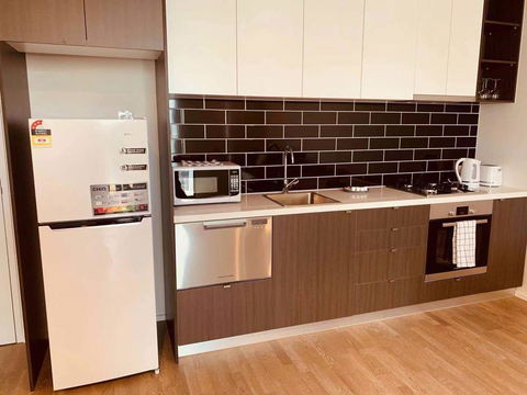 Cozy & Brand New Apt In The Heart Of Western - Accommodation Gold Coast 1