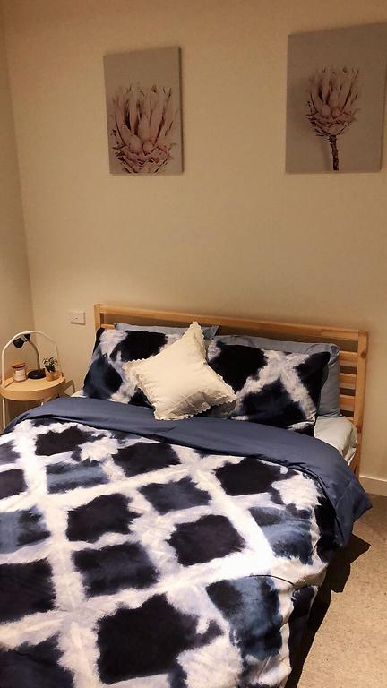 Cozy & Convenient 1Bdr Aparment + FREE Parking - Accommodation Gold Coast 3