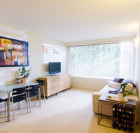 Cozy One Bedroom Apartment in Waverton - Gold Coast 4U