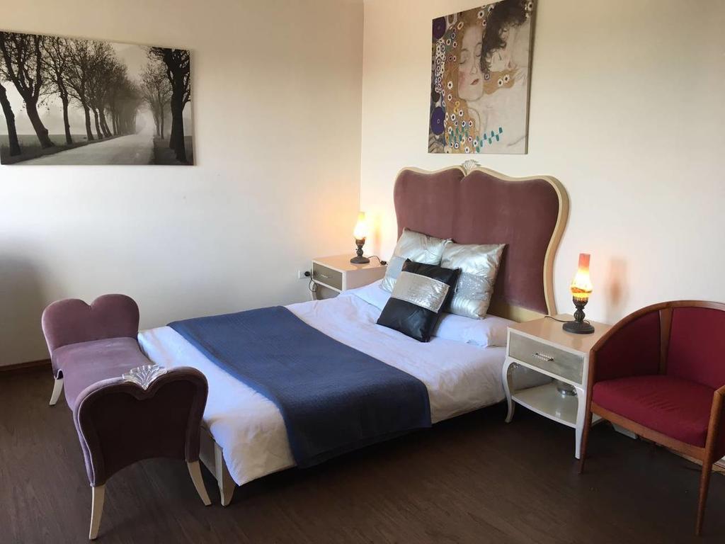 Beverly Hills NSW Accommodation Gold Coast