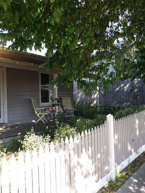 Cream Cottage - 1 Gold Coast 3