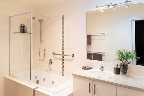 Creekside Apartment - Gold Coast 4U 2