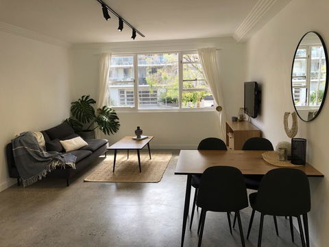 Cronulla Accommodation - Gold Coast 4U 3