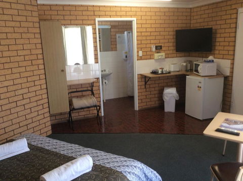 Cross Roads Motel - 1 Gold Coast 3